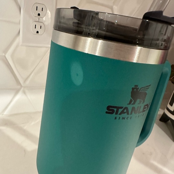 STANLEY Quencher CUP: 1.0 - small dings - Picture 2 of 5